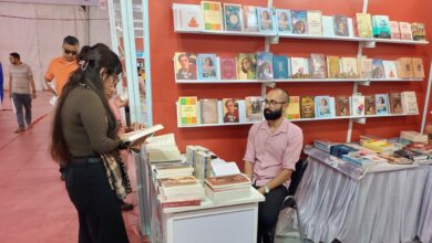 शेर-ओ-ग़ज़ल के शौकीनों को भा रहा दून पुस्तक महोत्सव- स्टॉल में सजे हैं शायरों के क़लाम