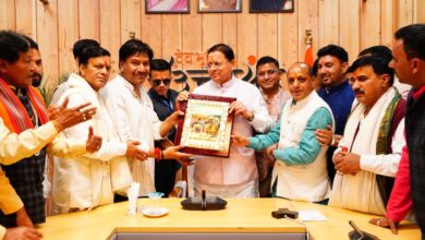 सीएम धामी से मिला तीर्थ पुरोहित, होटल एवं ट्रैवल संगठनों का प्रतिनिधिमंडल, चारधाम में यात्रियों की संख्या सीमित न करने के निर्णय का किया  स्वागत