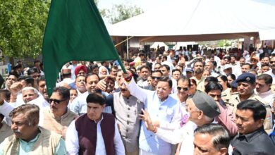 सीएम पुष्कर धामी ने ऋषिकेश से चार धाम जाने वाली बसों को हरी झंडी दिखाकर किया रवाना, श्रद्धालु से की मुलाकात 