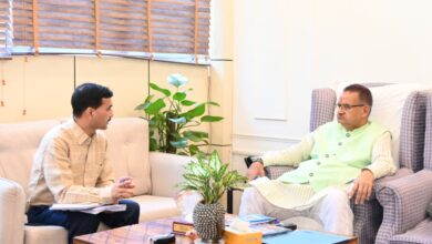 सिल्क समग्र-3 योजना – प्रदेश के मैदानी जनपदों में  100 बड़े किसानों का चयन कर वृहद स्तर पर रेशम उत्पादन को बढ़ावा दिया जाएगा : जोशी 