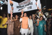 देहरादून में सीएम धामी के नेतृत्व में महिला आक्रोश मशाल यात्रा में उमड़ा जनसैलाब, गांधी पार्क से घण्टाघर तक नारी शक्ति का प्रचंड प्रदर्शन