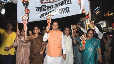 देहरादून में सीएम धामी के नेतृत्व में महिला आक्रोश मशाल यात्रा में उमड़ा जनसैलाब, गांधी पार्क से घण्टाघर तक नारी शक्ति का प्रचंड प्रदर्शन