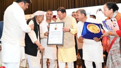 सीएम धामी हल्द्वानी में वरिष्ठ नागरिक सम्मान एवं खेल समारोह में हुए शामिल – बुजुर्गों को बताया समाज और राष्ट्र की अमूल्य धरोहर , राज्य में 6 लाख से अधिक वरिष्ठजनों को मिल रहा पेंशन का लाभ