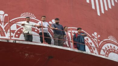 देहरादून में चल रहा नर्सिंग आंदोलन हुआ उग्र , पानी की टंकी पर चढ़ी महिला कांग्रेस अध्यक्ष ज्योति रौतेला ने  अपने ऊपर छिड़का पेट्रोल ,  मचा हड़कंप