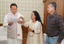 मुख्यमंत्री धामी ने कई जनपदों से आए लोगों की समस्याओं को सुना –  सभी शिकायतों एवं मांगों पर प्राथमिकता के आधार पर करें कार्रवाई 