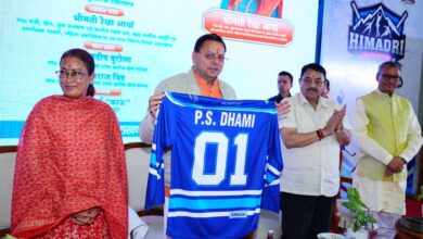 हिमाद्रि आइस रिंक की प्रथम वर्षगांठ कार्यक्रम में शामिल हुए मुख्यमंत्री धामी, कहा – भारत की एकमात्र अंतरराष्ट्रीय स्तर की आइस रिंक देश और प्रदेश की शान 