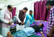 मुख्यमंत्री  धामी ने जिला अस्पताल पिथौरागढ़ पहुंच मरीजों का जाना हालचाल, परिजनों से की मुलाकात, बेहतर स्वास्थ्य सुविधाओं का दिया भरोसा