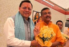 मुख्यमंत्री धामी हुए शुभेंदु अधिकारी के शपथ ग्रहण समारोह में शामिल , पश्चिम बंगाल का मुख्यमंत्री बनने पर दी बधाई