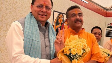 मुख्यमंत्री धामी हुए शुभेंदु अधिकारी के शपथ ग्रहण समारोह में शामिल , पश्चिम बंगाल का मुख्यमंत्री बनने पर दी बधाई