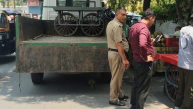 नगर निगम देहरादून ने चलाया वेंडिंग जोन का स्थलीय सत्यापन अभियान , सड़क एवं सार्वजनिक स्थलों पर अवैध रूप से रखे 02 ट्रक सामान व 15 विज्ञापन बोर्ड/होर्डिंग्स को किया जब्त