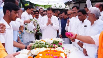 पूर्व मुख्यमंत्री भुवन चंद्र खंडूड़ी  की अंतिम यात्रा में उमड़ा जनसैलाब -हरिद्वार के  खड़खड़ी श्मशान घाट में राजकीय सम्मान के साथ किया गया अंतिम संस्कार, पुत्र मनीष ने दी मुखाग्नि 