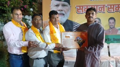 भाजपा के राष्ट्रीय अध्यक्ष  नितिन नबीन  के   जन्मदिवस पर गंगोत्री से गंगासागर तक कमल खिलाने वाले समर्पित पार्टी कार्यकर्ताओं एवं पदाधिकारियों को जोगेंद्र  पुंडीर ने किया  सम्मानित 