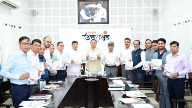 मुख्यमंत्री पुष्कर  धामी ने ‘सौर जागरूकता स्मारिका पुस्तिका’ का किया विमोचन, कहा – सौर ऊर्जा केवल एक विकल्प नहीं, आने वाली पीढ़ियों के सुरक्षित भविष्य की आवश्यकता बन चुकी