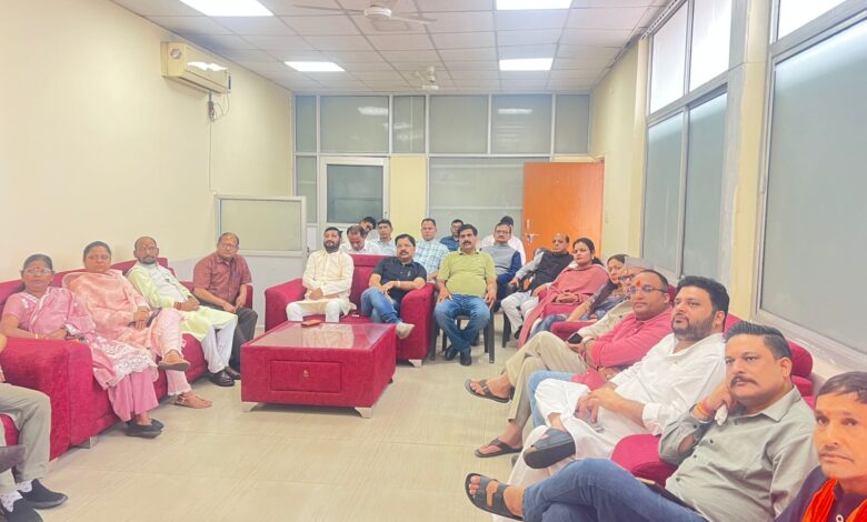 भाजपा परिवार ने जन जन के साथ सुनी पीएम मोदी के मन की बात, कार्यक्रम करता है लोगों के जीवन में सकारात्मक बदलाव लाने का करती है काम : मनवीर चौहान भाजपा परिवार ने जन जन के साथ सुनी पीएम मोदी के मन की बात, कार्यक्रम करता है लोगों के जीवन में सकारात्मक बदलाव लाने का करती है काम : मनवीर चौहान