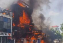 भयावह हादसा – लखनऊ अग्निकांड में 15 लोगों की मौत,  एसआईटी गठित, 7 दिन में  रिपोर्ट देने के निर्देश, , मुख्यमंत्री योगी आदित्यनाथ ने कहा-एक भी जिम्मेदार बचेगा नहीं, बिल्डिंग का किया निरीक्षण, केजीएमयू में घायलों से भी मिले 