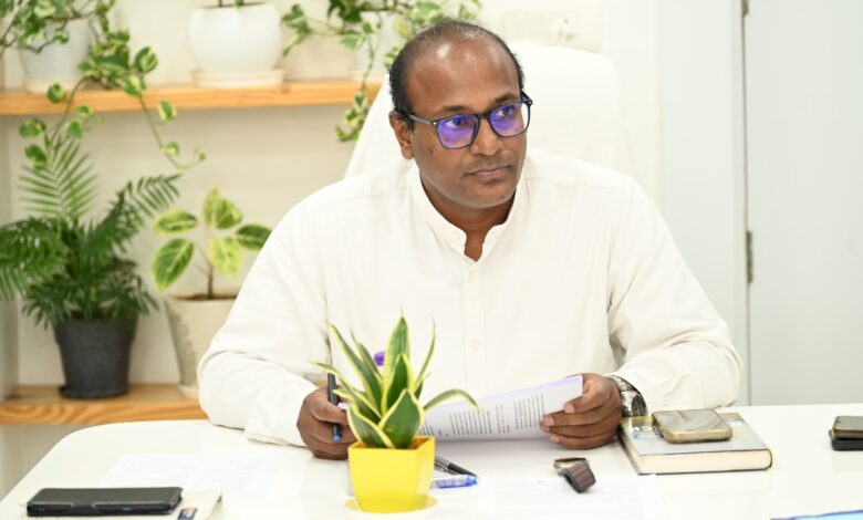 उत्तराखण्ड में बीएलओ को मिलेगा एक माह के मोबाइल रिचार्ज का भुगतान, प्रदेश में तैनात हैं 11733 बूथ लेवल ऑफिसर उत्तराखण्ड में बीएलओ को मिलेगा एक माह के मोबाइल रिचार्ज का भुगतान, प्रदेश में तैनात हैं 11733 बूथ लेवल ऑफिसर