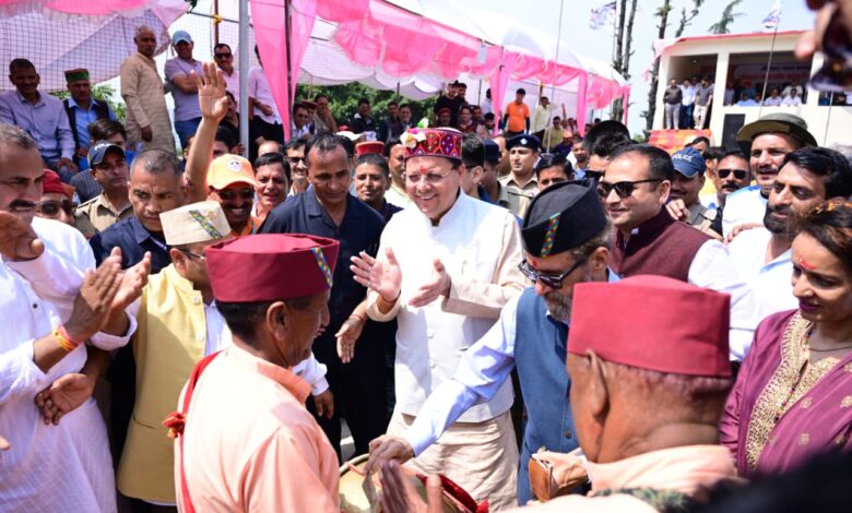 जौनसार बावर लोक सांस्कृतिक महोत्सव एवं क्रीड़ा समारोह-2026 में शामिल हुए मुख्यमंत्री धामी , क्षेत्र में विकास कार्यों के लिए की कई घोषणाएं जौनसार बावर लोक सांस्कृतिक महोत्सव एवं क्रीड़ा समारोह-2026 में शामिल हुए मुख्यमंत्री धामी , क्षेत्र में विकास कार्यों के लिए की कई घोषणाएं