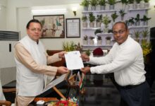 उत्तराखण्ड में एसआईआर की शुरुआत, राज्यपाल,मुख्यमंत्री ने भरे गणना फार्म, मुख्य निर्वाचन अधिकारी ने मतदाताओं से की अपना नवीनतम पासपोर्ट साइज़ फोटो बीएलओ को उपलब्ध कराने की अपील
