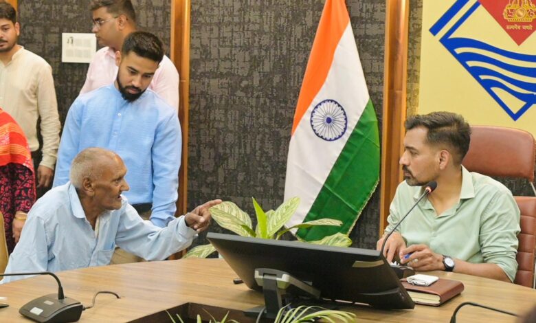 समाधान दिवस में डीएम डॉ आशीष चौहान ने सुनीं 194 जन शिकायतें ,व्यक्तिगत शिकायतों पर भी जिलाधिकारी ने गंभीरता दिखाई, अधिकारियों को दिए कार्रवाई के निर्देश समाधान दिवस में डीएम डॉ आशीष चौहान ने सुनीं 194 जन शिकायतें ,व्यक्तिगत शिकायतों पर भी जिलाधिकारी ने गंभीरता दिखाई, अधिकारियों को दिए कार्रवाई के निर्देश