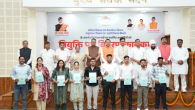 सीएम पुष्कर धामी ने चयनित 221 अभ्यर्थियों को वितरित किए नियुक्ति पत्र, कहा – राज्य में बीते साढ़े चार वर्षों में सरकार ने 33 हजार से अधिक युवाओं को सरकारी सेवाओं से जोड़ने का काम किया