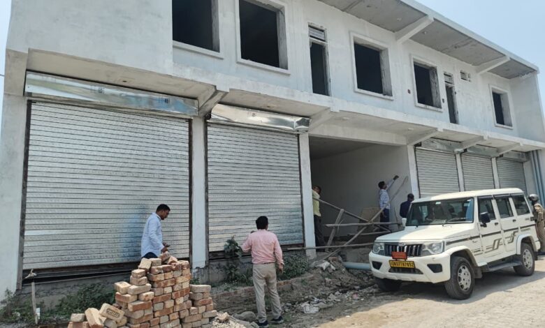 अवैध निर्माणों पर एमडीडीए ने कसा शिकंजा, ऋषिकेश में किए तीन निर्माणाधीन भवन सील, नियम विरुद्ध काम करने वालों में मचा हड़कंप अवैध निर्माणों पर एमडीडीए ने कसा शिकंजा, ऋषिकेश में किए तीन निर्माणाधीन भवन सील, नियम विरुद्ध काम करने वालों में मचा हड़कंप