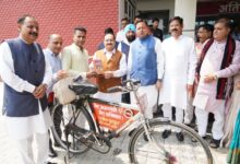 शानदार पहल –  पीएम से प्रेरित होकर भाजपा कार्यकर्ता नवीन ठाकुर ने अपनाई साइकिल, ऊर्जा संरक्षण का दे रहे संदेश, केंद्रीय मंत्री नड्डा ने बढ़ाया हौसला