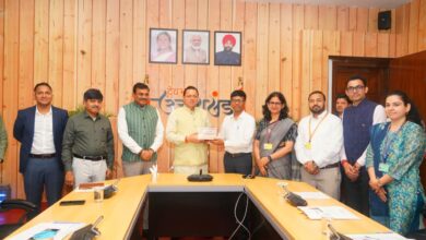 मुख्यमंत्री धामी से की नीति आयोग की टीम ने मुलाकात- सीएम बोले, नीति निर्माण में केवल स्थायी आबादी ही नहीं, राज्य की फ्लोटिंग पॉपुलेशन को भी दिया जाए विशेष महत्व मुख्यमंत्री धामी से की नीति आयोग की टीम ने मुलाकात- सीएम बोले, नीति निर्माण में केवल स्थायी आबादी ही नहीं, राज्य की फ्लोटिंग पॉपुलेशन को भी दिया जाए विशेष महत्व