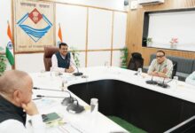 टिहरी लेक ग्लोबल डेस्टिनेशन को लेकर  हाई पॉवर कमेटी ने किया मंथन, मुख्य सचिव बोले- उत्तराखंड का क्राफ्ट, कल्चर, हेरिटेज को लेकर ट्रेडिशनल विलेज किया जाए तैयार
