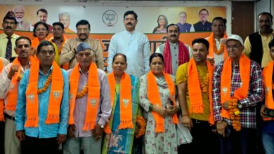 उत्तराखंड में डबल इंजन सरकार के विकास कार्यों से प्रभावित होकर जनप्रतिनिधियों और सामाजिक कार्यकर्ताओं ने थामा भाजपा का दामन