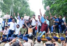 भाजपा ने किया कांग्रेस मुख्यालय कूच , जोरदार प्रदर्शन कर  खोली लोकतंत्र विरोधी राजनीति की पोल, राहुल गांधी और कांग्रेस का पुतला फूंका 