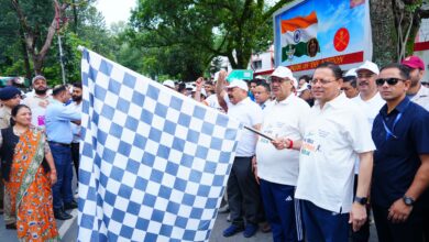 कारगिल के अमर शहीदों को नमन, युवाओं ने भरी राष्ट्रभक्ति की हुंकार- मुख्यमंत्री धामी ने ‘रन फॉर कारगिल हीरोज’ मैराथॉन को दिखाई हरी झंडी, वीरों के सम्मान में दौड़ा देहरादून कारगिल के अमर शहीदों को नमन, युवाओं ने भरी राष्ट्रभक्ति की हुंकार- मुख्यमंत्री धामी ने ‘रन फॉर कारगिल हीरोज’ मैराथॉन को दिखाई हरी झंडी, वीरों के सम्मान में दौड़ा देहरादून