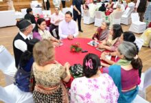 मुख्यमंत्री धामी ने लेखकों एवं साहित्यकारों से किया संवाद, कहा – साहित्यकार समाज का दर्पण होने के साथ-साथ उसे सही दिशा देने वाले मार्गदर्शक