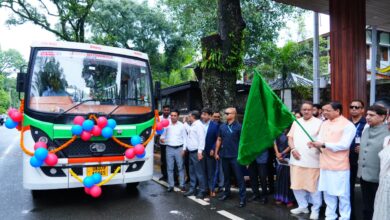 मुख्यमंत्री धामी ने 11 स्वच्छ ईंधन आधारित वाहनों को किया फ्लैग ऑफ, कहा – स्वच्छ, आधुनिक एवं पर्यावरण-अनुकूल परिवहन व्यवस्था के निर्माण के लिए सरकार प्रतिबद्ध