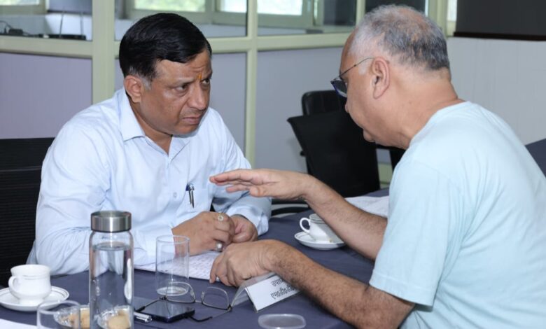 महायोजना-2041 : देहरादून के भविष्य को आकार देने उमड़ रही जनता, दूसरे चरण की सुनवाई में बढ़ी भागीदारी, उपाध्यक्ष एमडीडीए बंशीधर तिवारी ने कहा- जनसहभागिता ही महायोजना की सबसे बड़ी ताकत महायोजना-2041 : देहरादून के भविष्य को आकार देने उमड़ रही जनता, दूसरे चरण की सुनवाई में बढ़ी भागीदारी, उपाध्यक्ष एमडीडीए बंशीधर तिवारी ने कहा- जनसहभागिता ही महायोजना की सबसे बड़ी ताकत