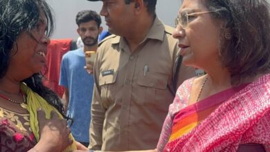 देहरादून में नाले में बहने से दो  मासूम बच्चों की मौत का मामला-  बाल  आयोग अध्यक्ष डॉ गीता खन्ना ने किया स्थलीय निरीक्षण, पीड़ित परिवार से मिलकर जताई संवेदना , दुख दर्द बांटा