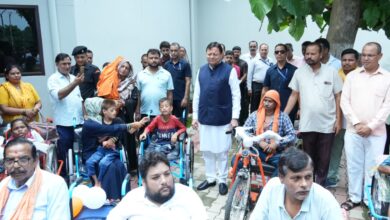 मुख्यमंत्री धामी ने खटीमा में सुनीं जनसमस्याएं, कहा – आमजन की समस्याओं का समयबद्ध समाधान  राज्य सरकार की सर्वोच्च प्राथमिकताओं में शामिल ,  दिव्यांगजनों व वरिष्ठ नागरिकों को वितरित किए सहायक उपकरण