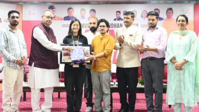 युवा संवाद कार्यक्रम में बोले कैबिनेट मंत्री जोशी –  बड़े सपने देखें युवा, निरंतर सीखें, समाज और राष्ट्र के प्रति करें अपनी जिम्मेदारियों का निर्वहन व विकसित भारत के निर्माण में सक्रिय भागीदारी निभाएं 