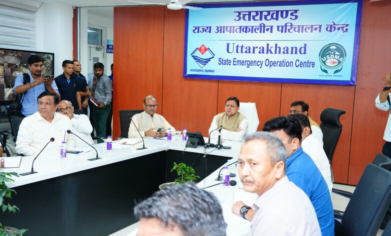 मुख्यमंत्री पुष्कर धामी देर रात्रि पहुंचे आपदा परिचालन केंद्र ,टीएचडीसी टनल हादसे में रेस्क्यू किए गए मजदूरों से वीडियो कॉन्फ्रेंसिंग से सीधे संवाद कर हालचाल जाना व उनका मनोबल बढ़ाया मुख्यमंत्री पुष्कर धामी देर रात्रि पहुंचे आपदा परिचालन केंद्र ,टीएचडीसी टनल हादसे में रेस्क्यू किए गए मजदूरों से वीडियो कॉन्फ्रेंसिंग से सीधे संवाद कर हालचाल जाना व उनका मनोबल बढ़ाया