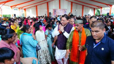 चौधरी फॉर्म में वरिष्ठ भाजपा नेता जोगिंदर पुंडीर की ओर से आयोजित रक्षाबंधन कार्यक्रम में हजारों बहनों के बीच पहुंचे सीएम धामी, कहा – मातृशक्ति से मिल रहा स्नेह और विश्वास ही मेरी सबसे बड़ी ताकत चौधरी फॉर्म में वरिष्ठ भाजपा नेता जोगिंदर पुंडीर की ओर से आयोजित रक्षाबंधन कार्यक्रम में हजारों बहनों के बीच पहुंचे सीएम धामी, कहा – मातृशक्ति से मिल रहा स्नेह और विश्वास ही मेरी सबसे बड़ी ताकत