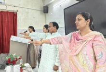 नशामुक्त उत्तराखंड के निर्माण में युवाशक्ति की भूमिका अहमः डॉ.  रावत, नशामुक्ति अभियान के तहत स्टेट नर्सिंग कॉलेज में छात्र-छात्राओं ने ली नशे से दूर रहने की शपथ