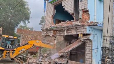 विकासनगर : सहसपुर थाना क्षेत्र में अपराधियों एवं नशे के सौदागरों के खिलाफ अब तक की सबसे बड़ी कार्रवाई – बुलडोजर चला कर 13 अवैध निर्माण किए जमीदोज विकासनगर : सहसपुर थाना क्षेत्र में अपराधियों एवं नशे के सौदागरों के खिलाफ अब तक की सबसे बड़ी कार्रवाई – बुलडोजर चला कर 13 अवैध निर्माण किए जमीदोज