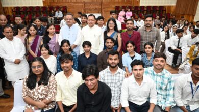 सीएम पुष्कर धामी ने किया ‘मुख्यमंत्री युवा भविष्य निर्माण योजना’ का शुभांरभ, प्रथम चरण में 11 हजार छात्र-छात्राओं को निःशुल्क ऑनलाइन कोचिंग से जोड़ा जाएगा सीएम पुष्कर धामी ने किया ‘मुख्यमंत्री युवा भविष्य निर्माण योजना’ का शुभांरभ, प्रथम चरण में 11 हजार छात्र-छात्राओं को निःशुल्क ऑनलाइन कोचिंग से जोड़ा जाएगा