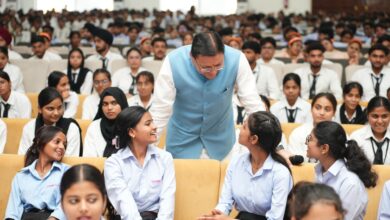 युवा विद्यार्थी संवाद कार्यक्रम : 1400 स्टूडेंटस और अकेले सीएम धामी , छात्र-छात्राओं के विचार और सुझाव सुने , मुख्यमंत्री ने जवाब देकर किया संतुष्ट, कहा -युवाओं को राज्य में ही मिलेंगे रोजगार और शिक्षा के अवसर,पलायन रोकने पर सरकार का जोर युवा विद्यार्थी संवाद कार्यक्रम : 1400 स्टूडेंटस और अकेले सीएम धामी , छात्र-छात्राओं के विचार और सुझाव सुने , मुख्यमंत्री ने जवाब देकर किया संतुष्ट, कहा -युवाओं को राज्य में ही मिलेंगे रोजगार और शिक्षा के अवसर,पलायन रोकने पर सरकार का जोर