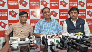 भाजपा विधायक विनोद चमोली ने हरदा के रोड शो पर साधा निशाना, बताया राजनैतिक ड्रामेबाजी, कहा -जनता की नजरों में कांग्रेस एक्सपोज्ड और नेता फ्यूजड भाजपा विधायक विनोद चमोली ने हरदा के रोड शो पर साधा निशाना, बताया राजनैतिक ड्रामेबाजी, कहा -जनता की नजरों में कांग्रेस एक्सपोज्ड और नेता फ्यूजड