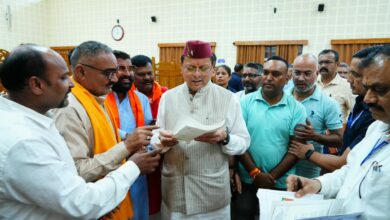 मुख्यमंत्री धामी ने मुख्य सेवक सदन में प्रदेश के विभिन्न क्षेत्रों से आए लोगों की समस्याएं सुनीं, कहा – जनसमस्याओं का करें त्वरित एवं समयबद्ध समाधान मुख्यमंत्री धामी ने मुख्य सेवक सदन में प्रदेश के विभिन्न क्षेत्रों से आए लोगों की समस्याएं सुनीं, कहा – जनसमस्याओं का करें त्वरित एवं समयबद्ध समाधान