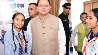 लवप्रीत की संवेदनशील सोच ने छुआ मुख्यमंत्री धामी का दिल, घर पहुंचा टैब , सीएम के निर्देश पर शिक्षा विभाग के अधिकारियों ने घर पहुंचकर सौंपा टैब, चेहरे पर खिली खुशी , बोली लवप्रीत, Thank you CM अंकल लवप्रीत की संवेदनशील सोच ने छुआ मुख्यमंत्री धामी का दिल, घर पहुंचा टैब , सीएम के निर्देश पर शिक्षा विभाग के अधिकारियों ने घर पहुंचकर सौंपा टैब, चेहरे पर खिली खुशी , बोली लवप्रीत, Thank you CM अंकल
