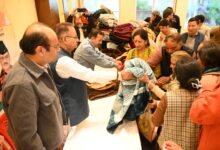 कैबिनेट मंत्री जोशी ने सेवा संकल्प अभियान के तहत मसूरी में जरूरतमंदों को वितरित किए कंबल, कहा – सेवा भारतीय संस्कृति और सामाजिक जीवन की मूल भावना कैबिनेट मंत्री जोशी ने सेवा संकल्प अभियान के तहत मसूरी में जरूरतमंदों को वितरित किए कंबल, कहा – सेवा भारतीय संस्कृति और सामाजिक जीवन की मूल भावना