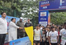 दून यूथ फाउंडेशन की ‘देहरादून अगेंस्ट ड्रग्स मैराथन’ को कैबिनेट मंत्री जोशी ने किया फ्लैग ऑफ, कहा – नशा व्यक्ति के स्वास्थ्य , परिवार और समाज को भी करता है प्रभावित दून यूथ फाउंडेशन की ‘देहरादून अगेंस्ट ड्रग्स मैराथन’ को कैबिनेट मंत्री जोशी ने किया फ्लैग ऑफ, कहा – नशा व्यक्ति के स्वास्थ्य , परिवार और समाज को भी करता है प्रभावित