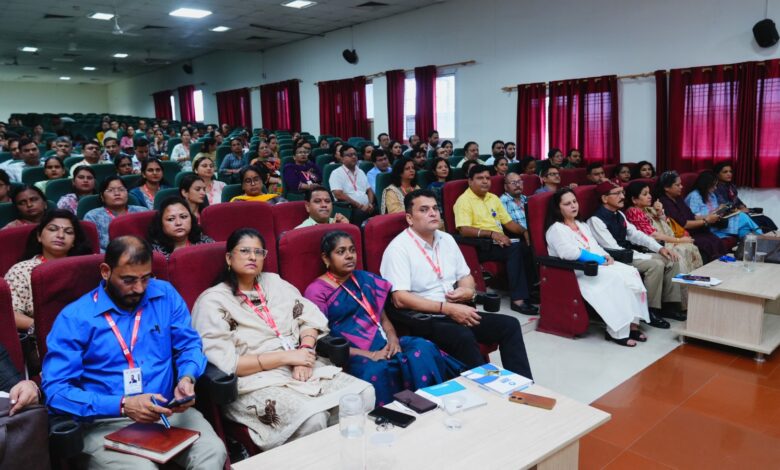 परिणाम आधारित शिक्षा को लेकर शिक्षकों के लिए कार्यशाला आयोजित- नई शिक्षा नीति-2020, कौशल विकास, स्टार्टअप, नवाचार और सामाजिक विकास पर हुआ मंथन परिणाम आधारित शिक्षा को लेकर शिक्षकों के लिए कार्यशाला आयोजित- नई शिक्षा नीति-2020, कौशल विकास, स्टार्टअप, नवाचार और सामाजिक विकास पर हुआ मंथन