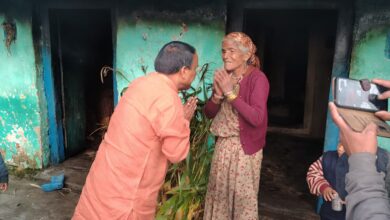 कार्यक्रम स्थगित कर आपदा प्रभावितों के बीच पहुंचे कैबिनेट मंत्री डॉ. धन सिंह रावत, डुंगरी तल्ली में 23 प्रभावित परिवारों से की मुलाकात, नुकसान का लिया जायजा कार्यक्रम स्थगित कर आपदा प्रभावितों के बीच पहुंचे कैबिनेट मंत्री डॉ. धन सिंह रावत, डुंगरी तल्ली में 23 प्रभावित परिवारों से की मुलाकात, नुकसान का लिया जायजा